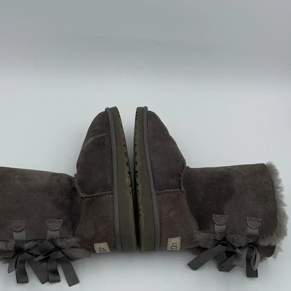 UGG Bailey Bow/Double Bow in grey big girl size 4